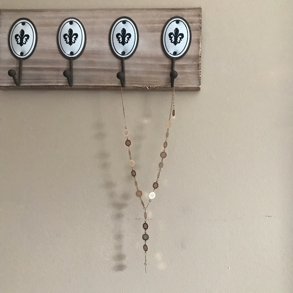 Cute gold necklace from icing!
